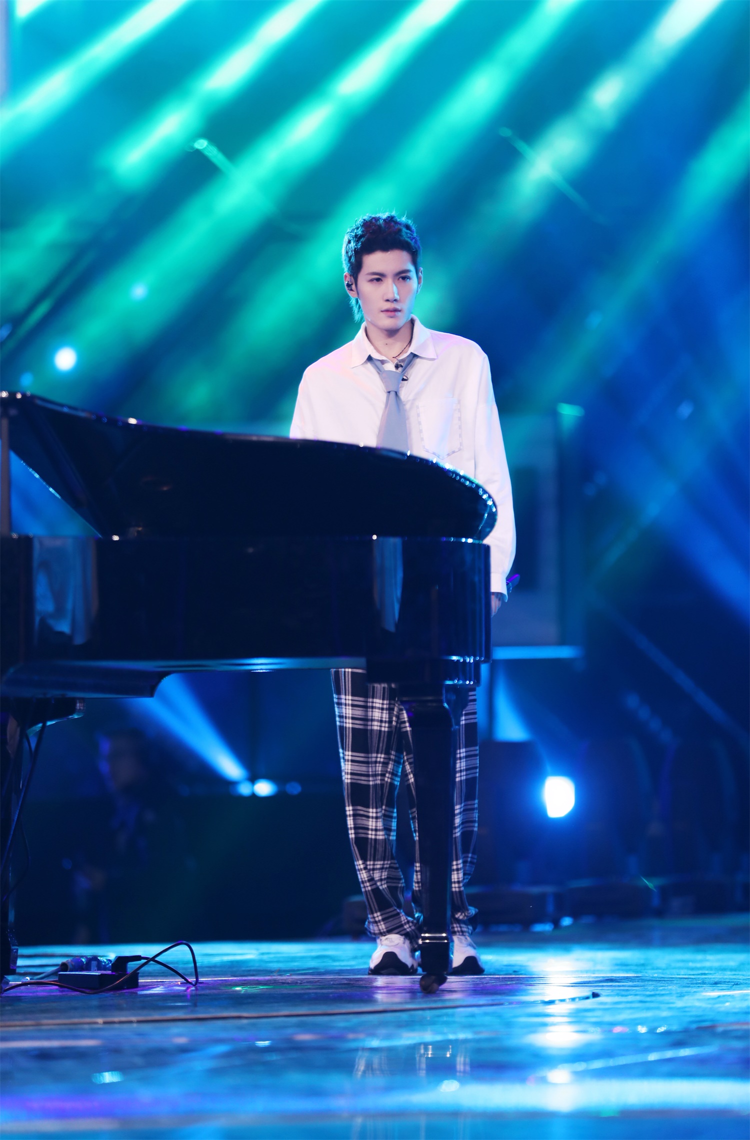 FLY横扫BRO，Xiaohu开启传奇时刻强强对话八强赛，点燃全场激情