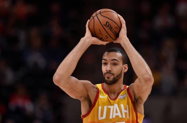 波兰男篮血洗马刺，费沃斯完成帽子戏法