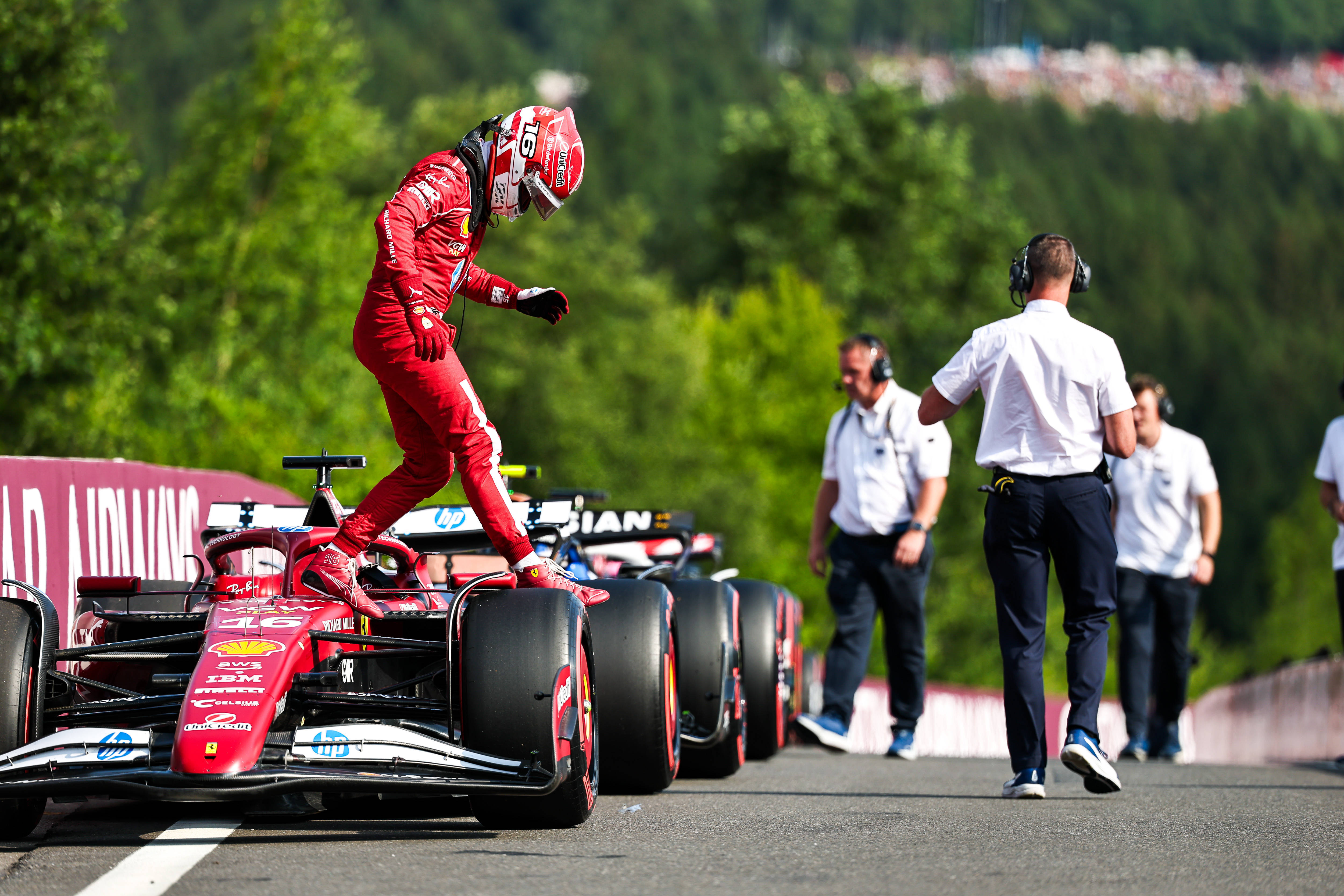 开云体育在线-红牛车队逆转梅赛德斯，勒克莱尔刷新纪录的简单介绍