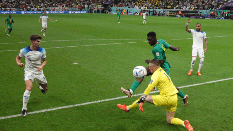 塞内加尔鏖战乌拉圭,皮克高光表现 塞内加尔鏖战乌拉圭,皮克高光表现