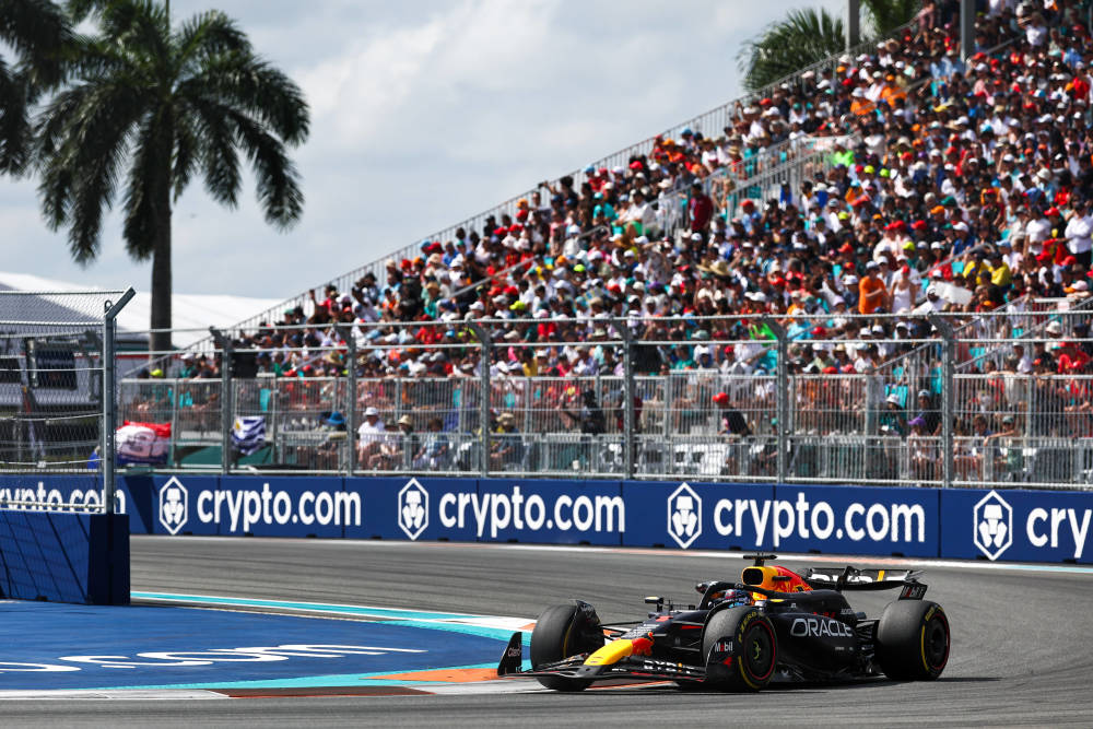 红牛二队碾压法拉利,汉密尔顿带队取胜 红牛二队碾压法拉利,汉密尔顿带队取胜