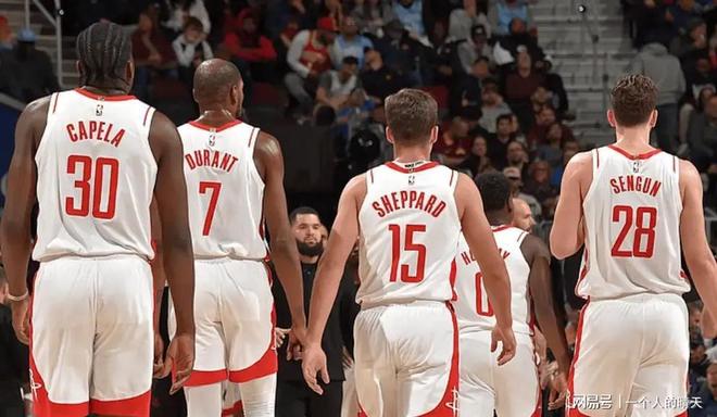 爵士逆转掘金,范弗利特带队取胜 爵士逆转掘金,范弗利特带队取胜